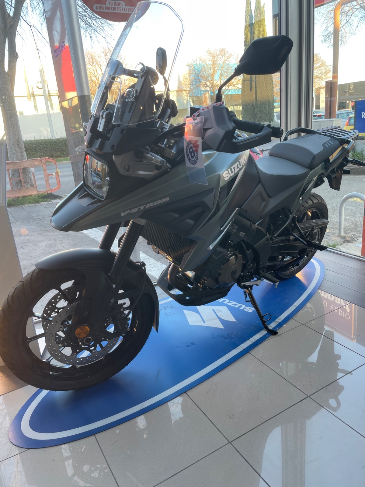 Suzuki V-STROM 1050 Tech: La navaja suiza del asfalto - Imagen 1