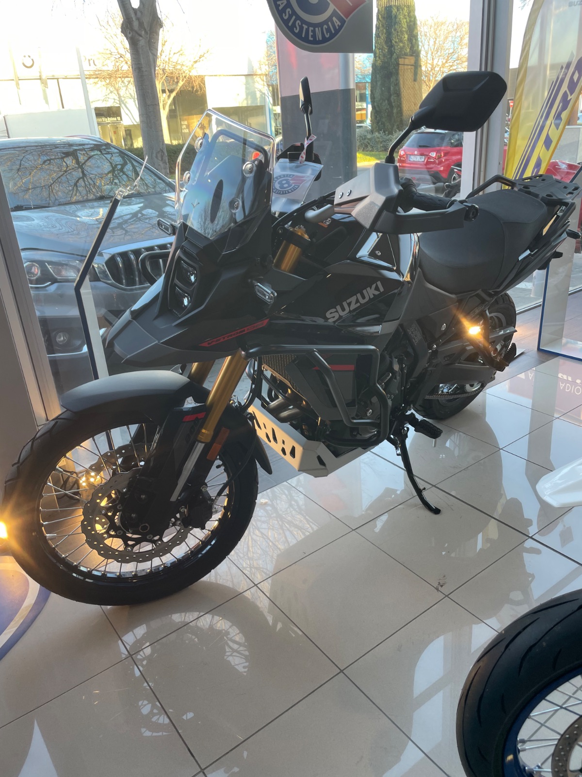 Suzuki V-STROM 800DE: La "DE" a secas (y bien protegida) - Imagen 1