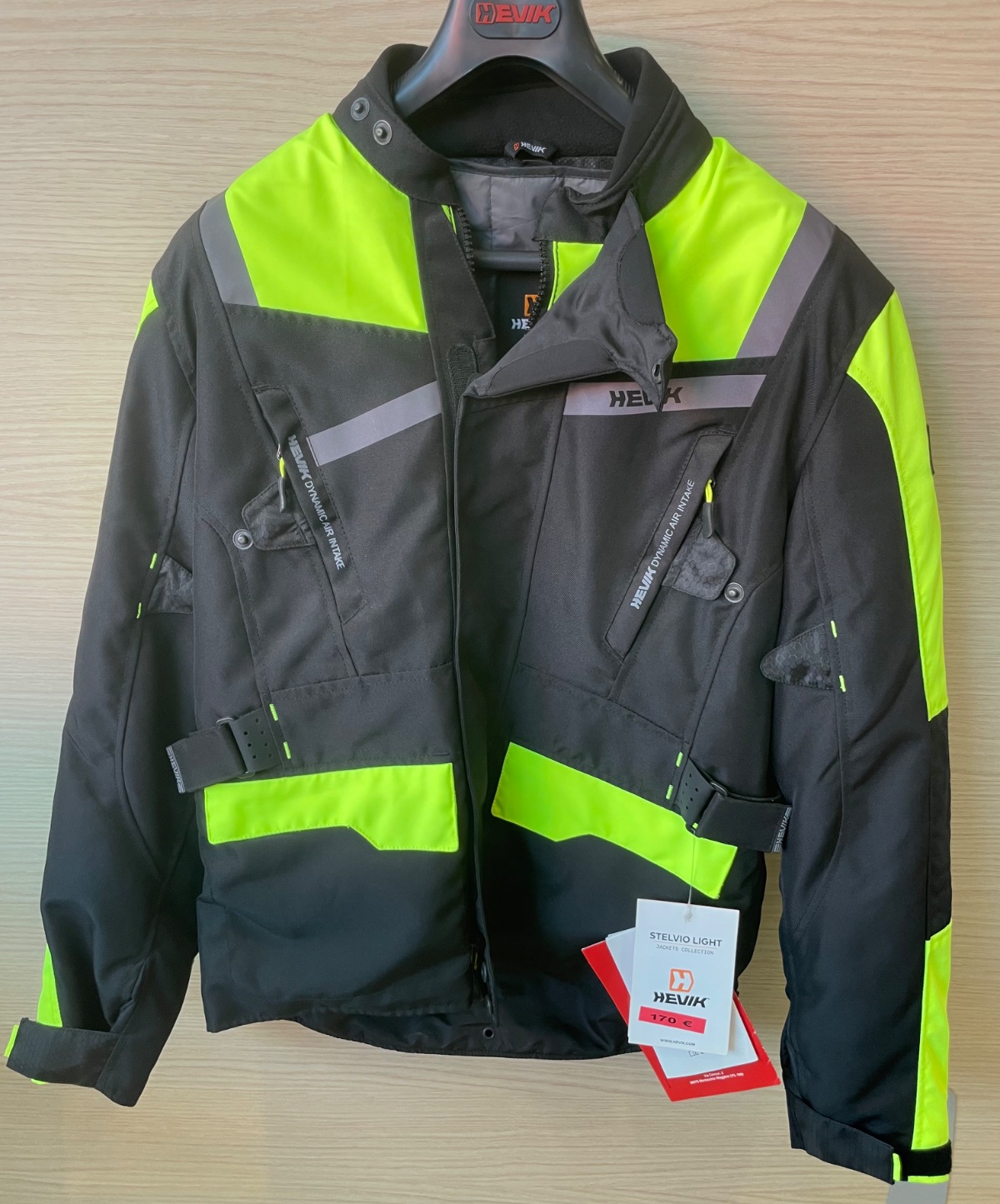 Hevik Stelvio Light: Aventura sin peso, protección sin límites