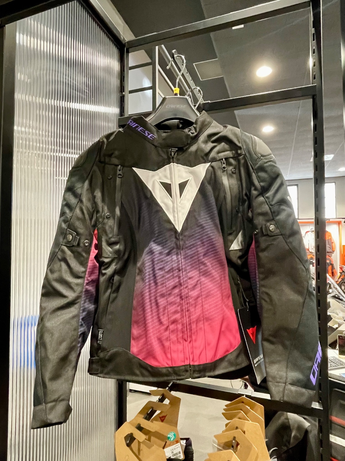 😈 Dainese Speed Demon: Estilo Hipnótico y Protección de Élite