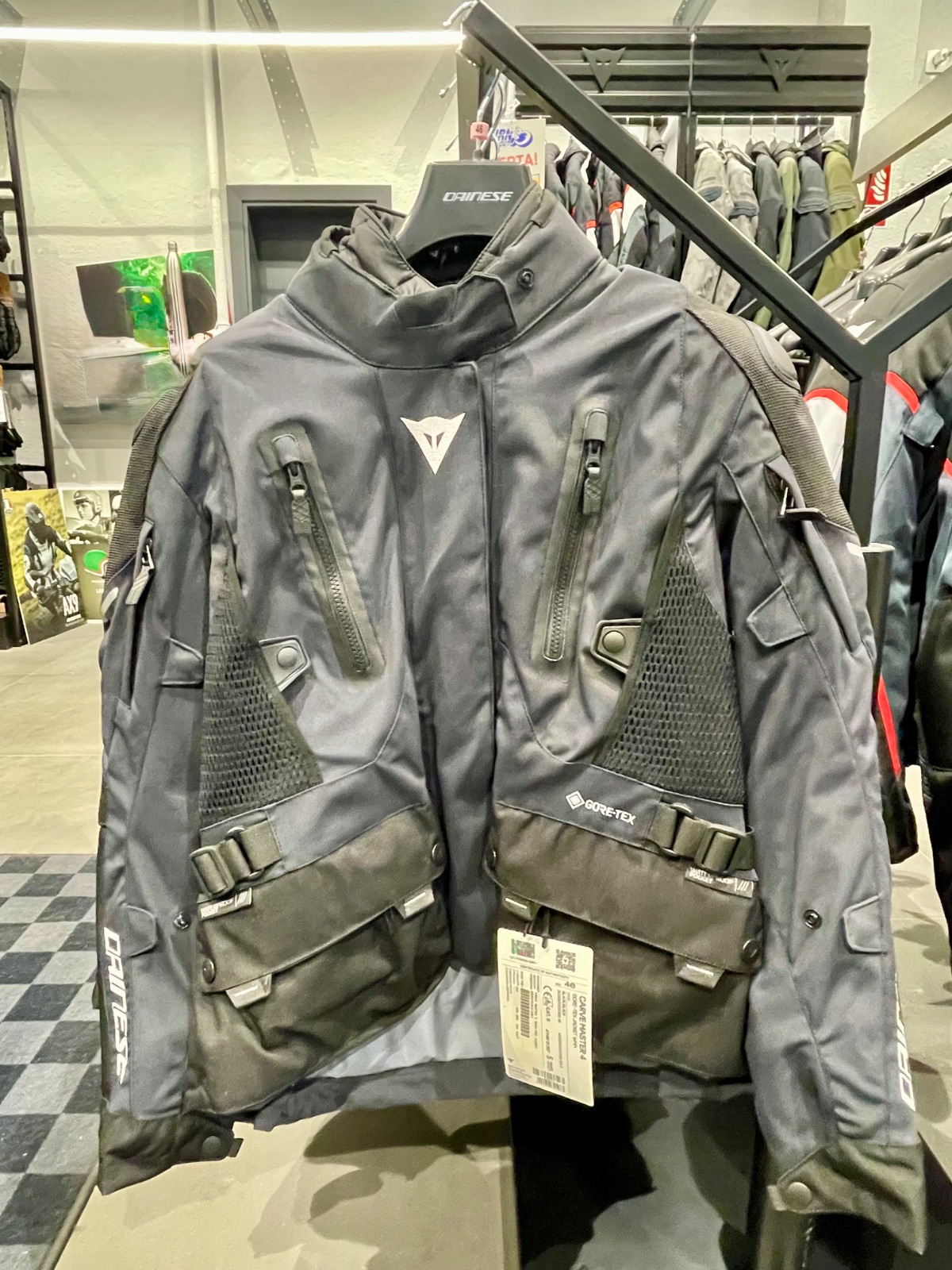🏔️ El Estándar de Oro del Touring: Dainese Carve Master 4 Gore-Tex