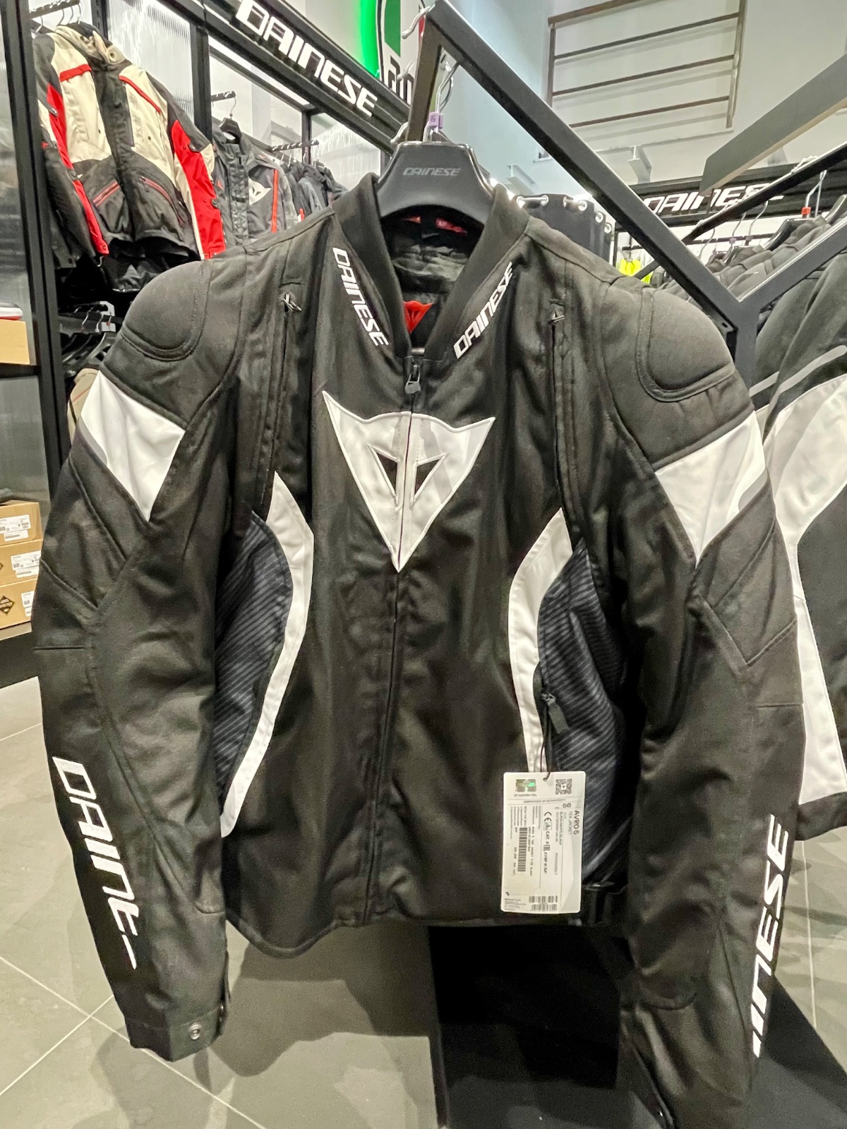 ⚡ Dainese Avro 5 Tex: Rendimiento de Pista, Comodidad de Calle