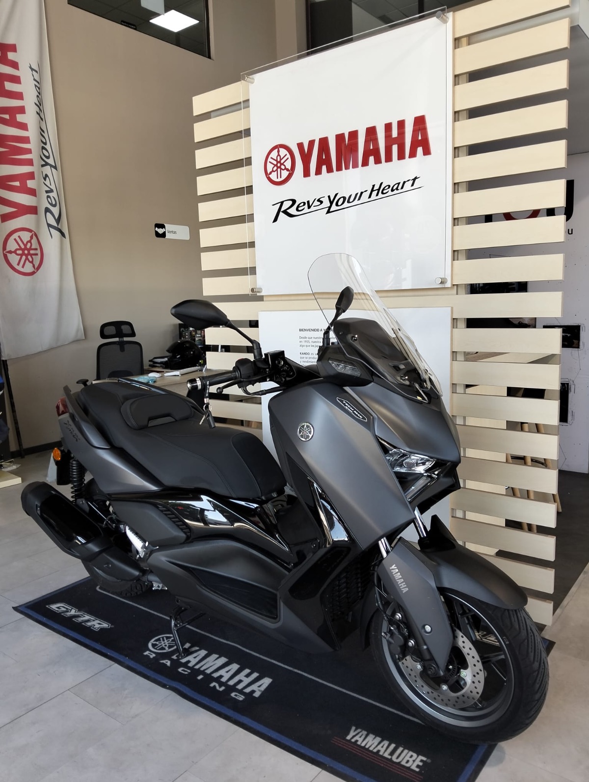 XMAX 300 TECH MAX 2026 - Imagen 2