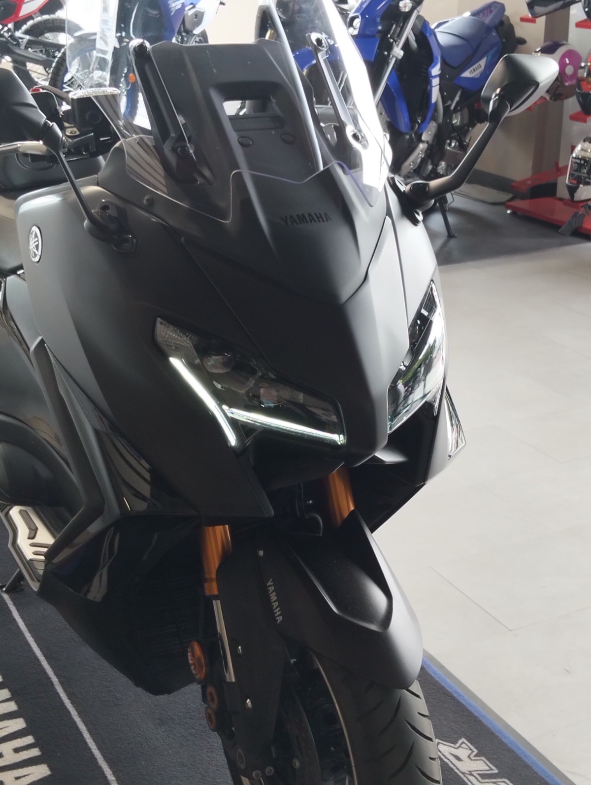 TMAX 560 TECHMAX DARK MAGMA - Imagen 6