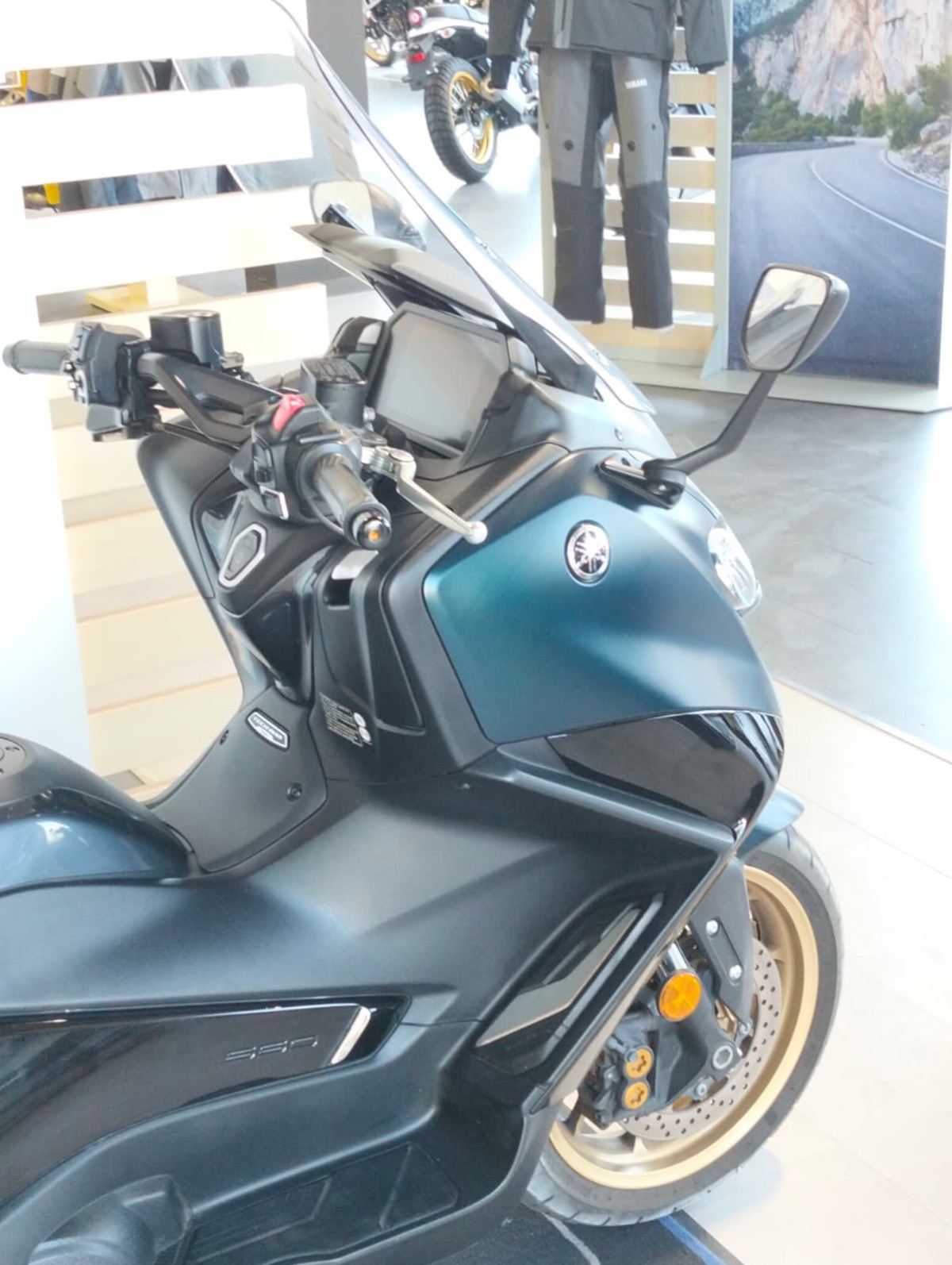YAMAHA TMAX 560 TECH MAX (2023) - Imagen 2
