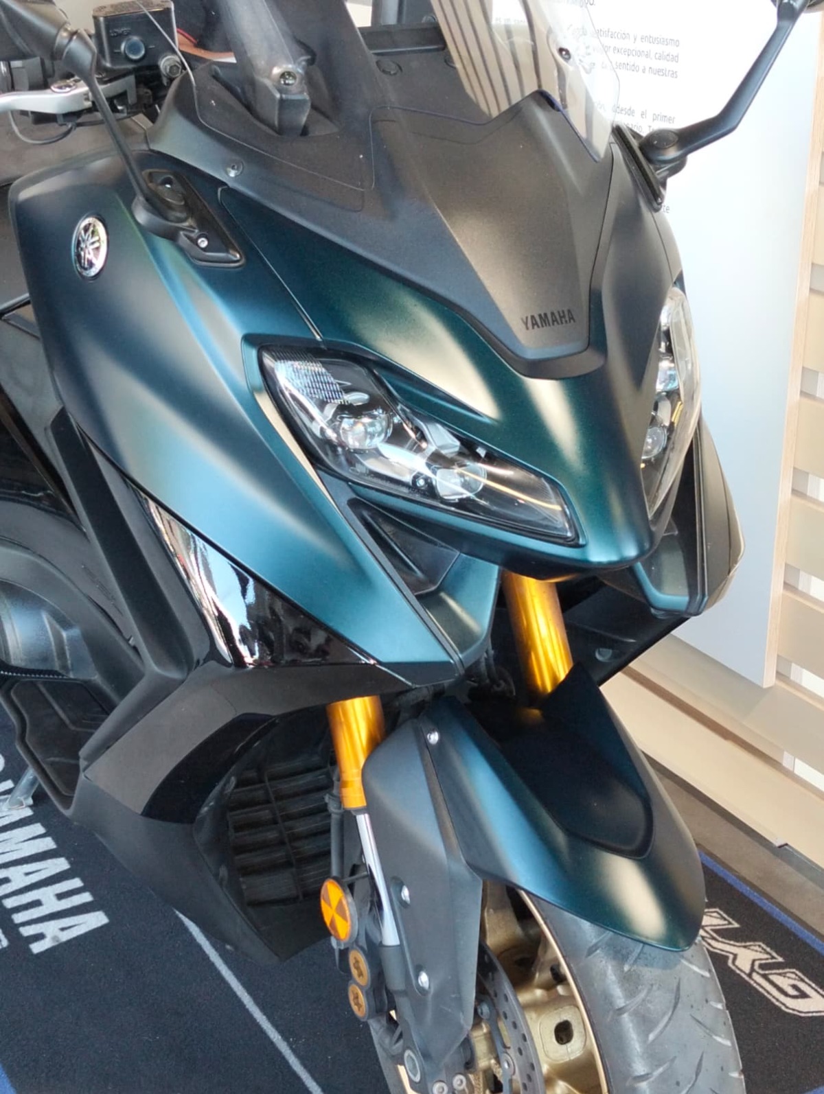 YAMAHA TMAX 560 TECH MAX (2023) - Imagen 4