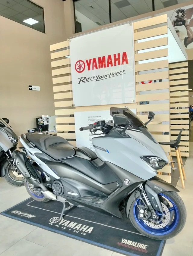 Yamaha TMAX 560 (2020) – La Referencia Absoluta de los Maxi-Scooter - Imagen 1