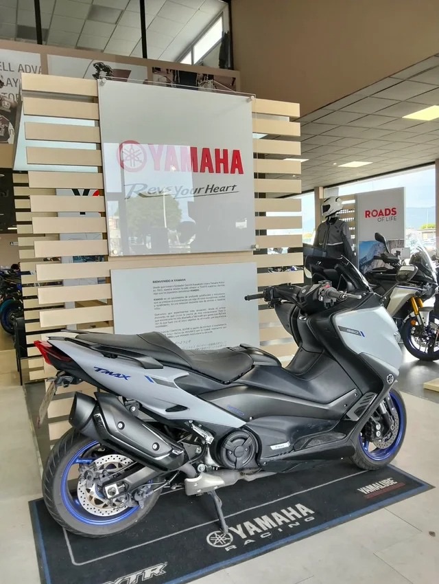 Yamaha TMAX 560 (2020) – La Referencia Absoluta de los Maxi-Scooter - Imagen 2