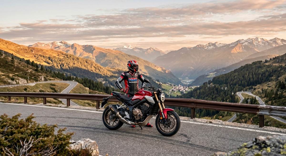 Honda CB650R 2025 en carretera abierta lista para revisión de mantenimiento y aventura