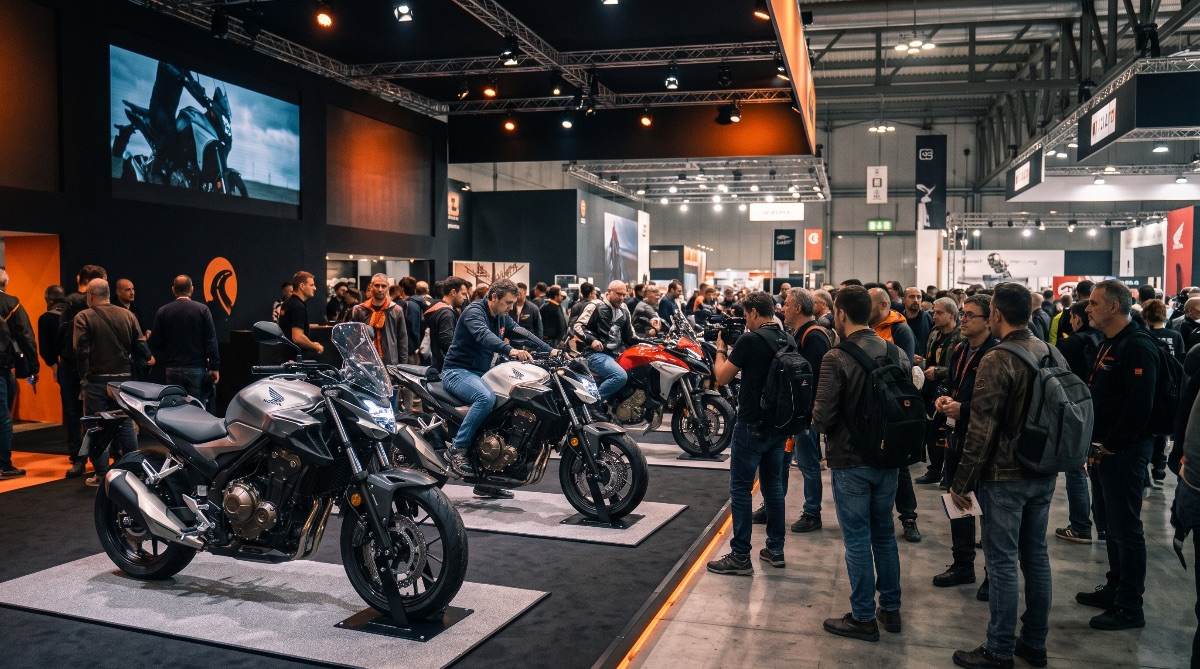 Espectadores y novedades del mundo de la moto en los pabellones del salón EICMA de Milán en 2026.